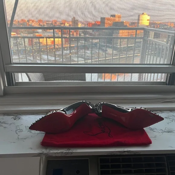 Christian Louboutin - Picture 3 of 5